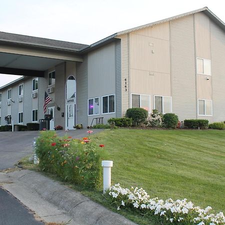 American Host Inn Hart Bagian luar foto