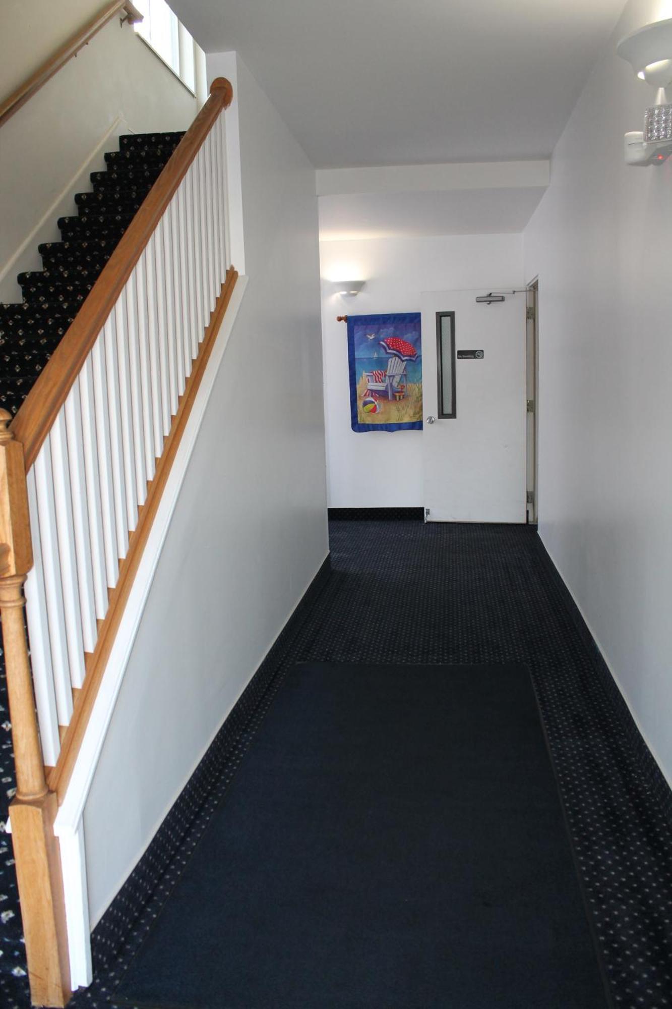 American Host Inn Hart Bagian luar foto