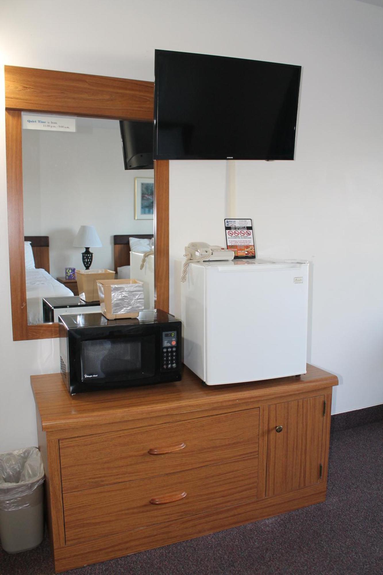 American Host Inn Hart Bagian luar foto