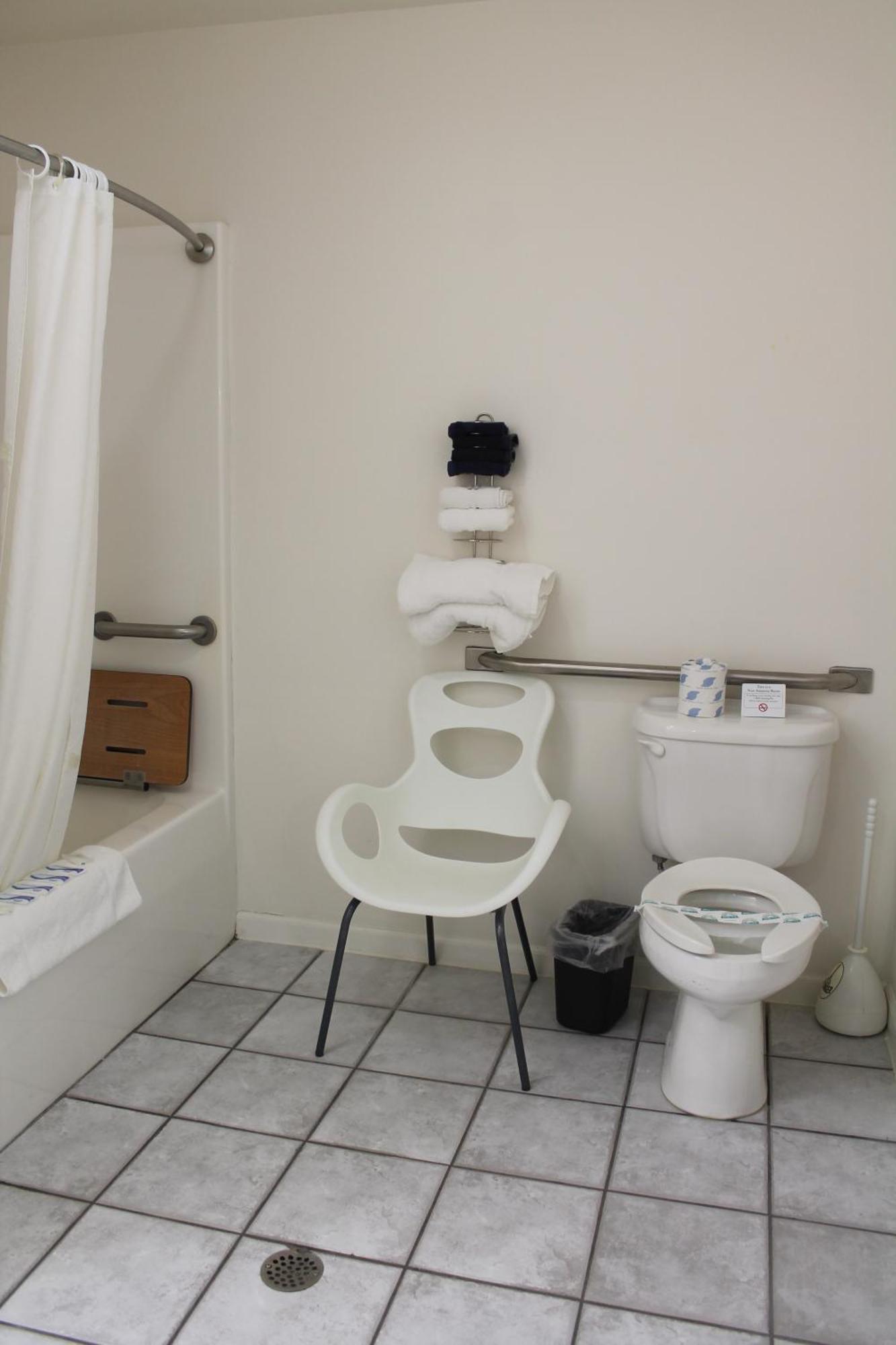 American Host Inn Hart Bagian luar foto