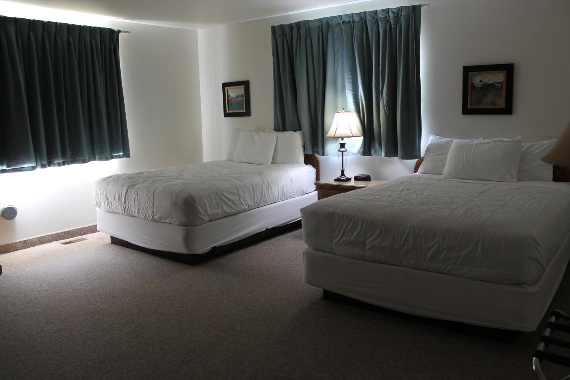 American Host Inn Hart Bagian luar foto