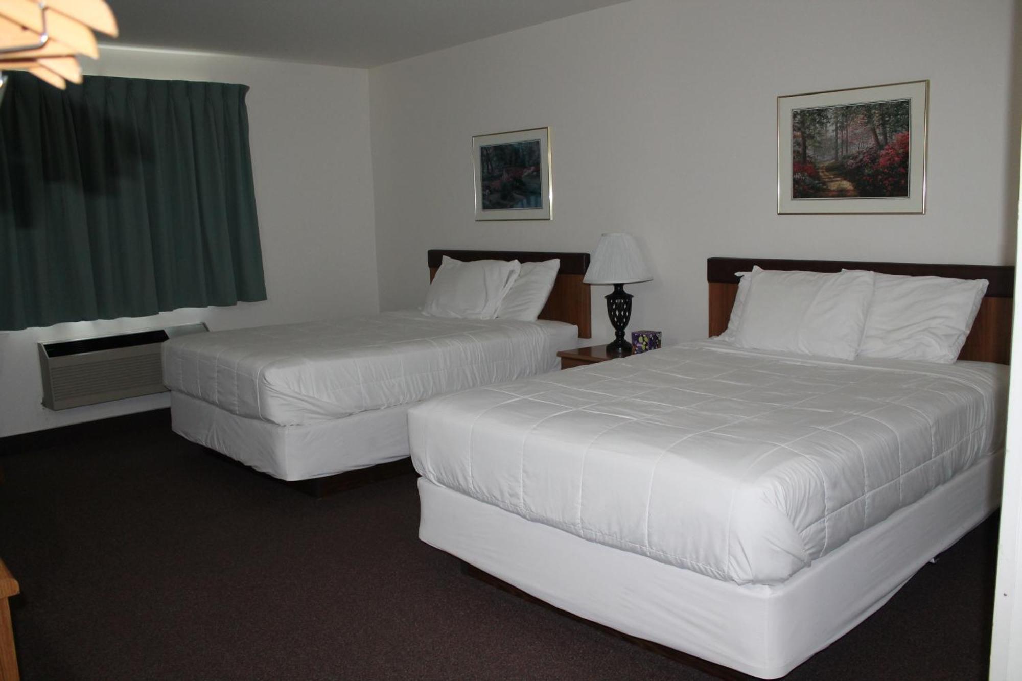 American Host Inn Hart Bagian luar foto